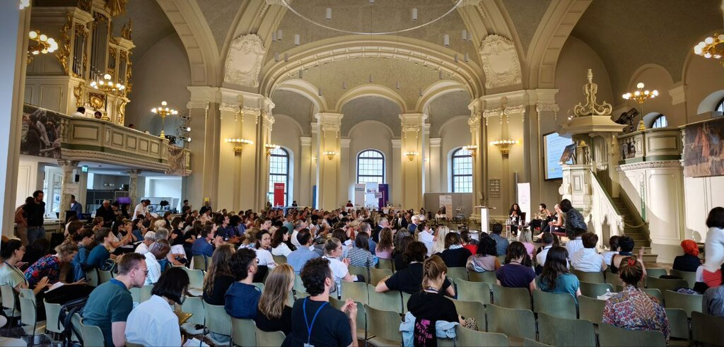 Blick in den Kirchenraum beim 25. Flüchtlingsschutzsymposium